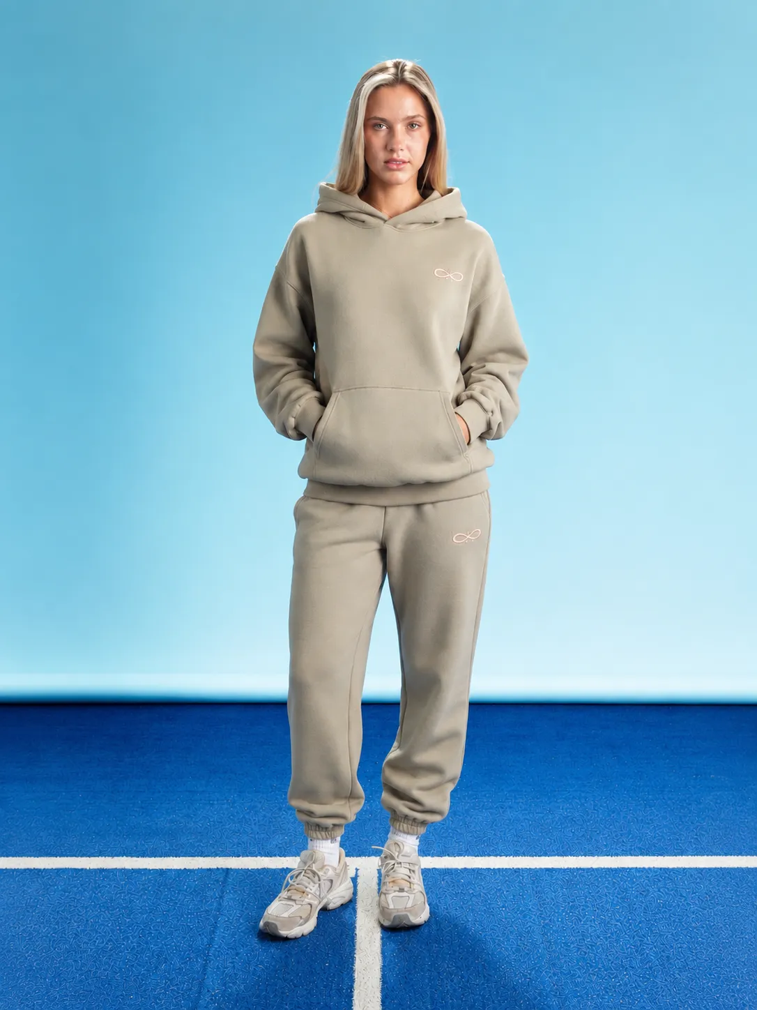 Sweatshirts & hoodies